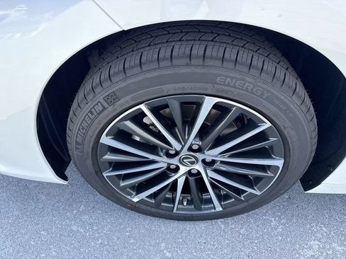 Used 2025 Lexus ES 350 w/ Premium Package FWD image 10