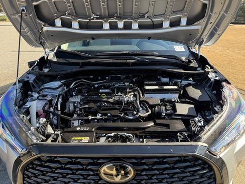 Used 2025 Toyota Corolla Cross L image 32