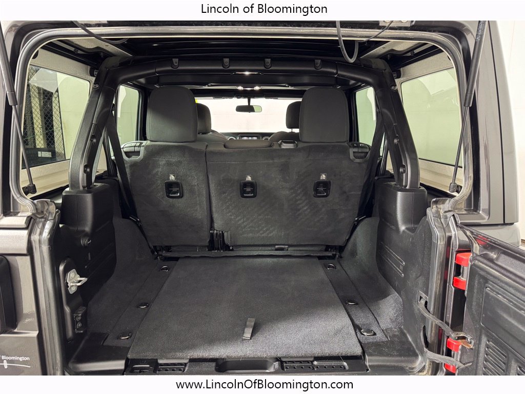 Used 2019 Jeep Wrangler Unlimited Sahara AWD/4WD image 14
