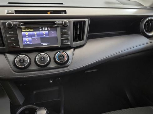 Used 2016 Toyota RAV4 LE AWD/4WD image 32