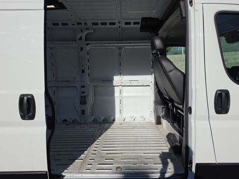 Used 2025 RAM ProMaster 2500 w/ Convenience Group FWD image 30