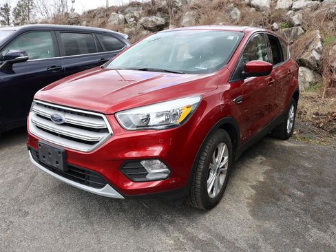 Used 2019 Ford Escape SE image 3