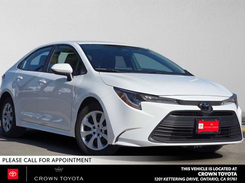Certified 2025 Toyota Corolla LE FWD image 1