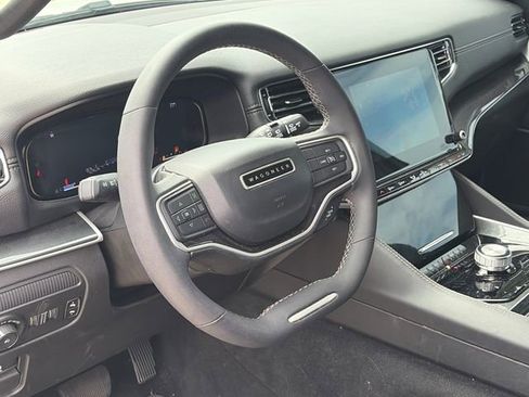 Used 2023 Jeep Wagoneer 2WD image 12