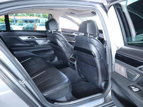 Used 2018 BMW 750i RWD image 35