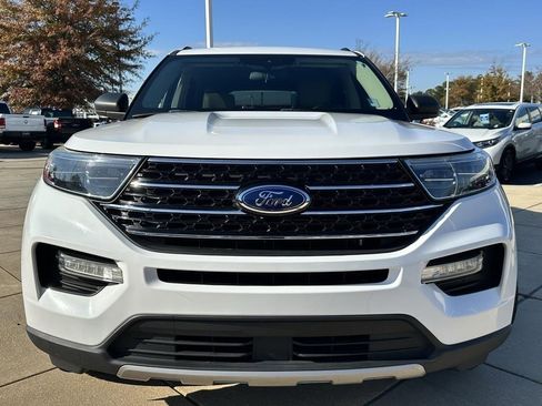 Used 2020 Ford Explorer XLT w/ Equipment Group 202A image 2