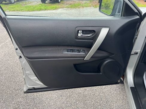 Used 2015 Nissan Rogue S FWD image 39