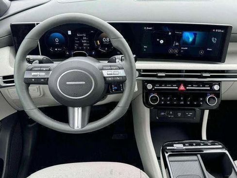 New 2025 Hyundai Tucson Limited image 17