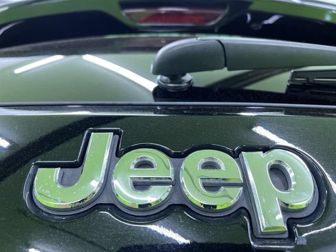 Used 2018 Jeep Grand Cherokee Limited AWD/4WD image 12