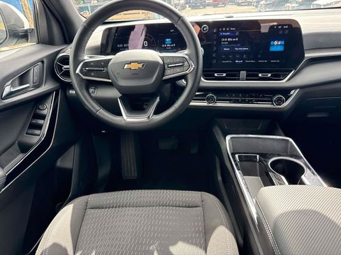 Used 2025 Chevrolet Equinox LT AWD/4WD image 14