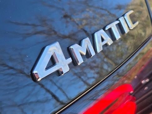 Used 2023 Mercedes-Benz GLC 300 4MATIC image 9