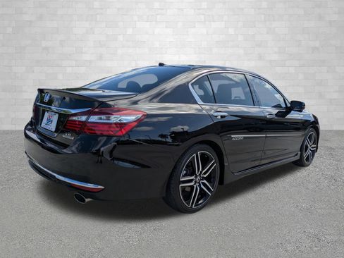 Used 2016 Honda Accord Touring image 2