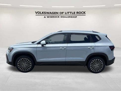 New 2025 Volkswagen Taos SE image 8