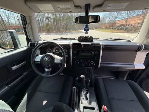 Used 2010 Toyota FJ Cruiser 4WD image 15