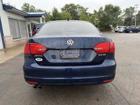 Used 2012 Volkswagen Jetta SE FWD image 4
