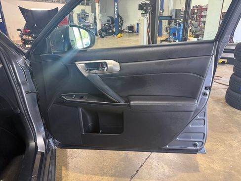 Used 2015 Lexus CT 200h FWD image 30