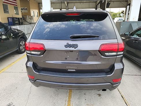 Used 2020 Jeep Grand Cherokee Altitude RWD image 4