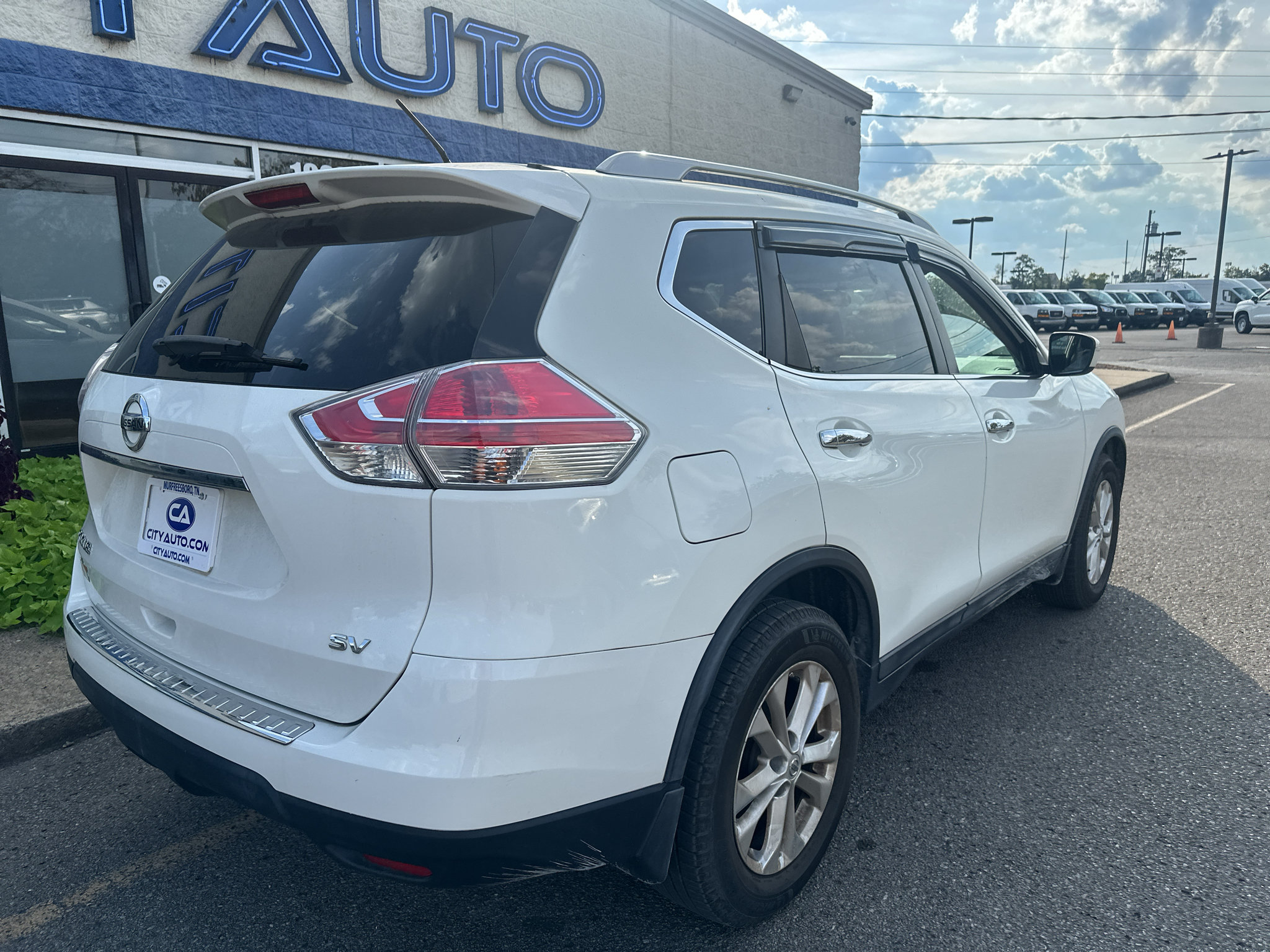 Used 2015 Nissan Rogue SV FWD image 4