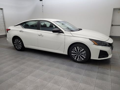 Used 2025 Nissan Altima 2.5 SV FWD image 11