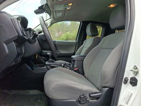Used 2020 Toyota Tacoma SR AWD/4WD image 13