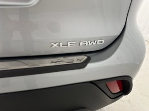 Used 2022 Toyota Highlander XLE image 9