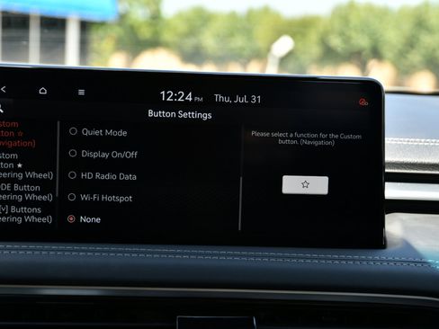 Used 2025 Genesis G70 2.5T image 12