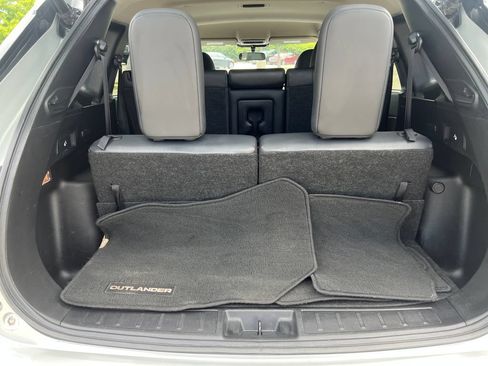 Used 2024 Mitsubishi Outlander SE FWD image 25