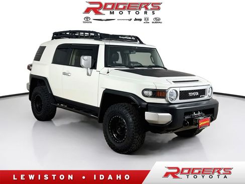 Used 2014 Toyota FJ Cruiser 4WD w/ Convenience Package image 1