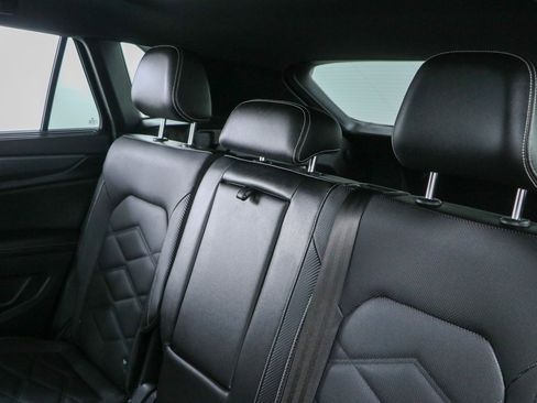 Used 2024 Volkswagen Atlas Cross Sport SE FWD image 25