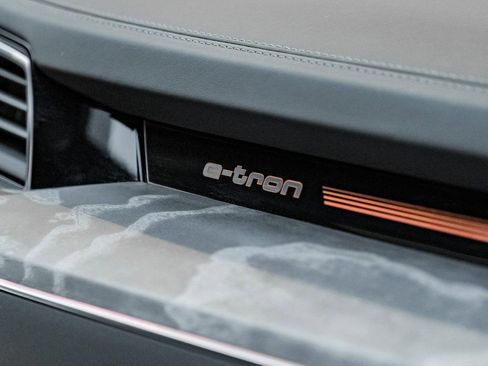 Used 2022 Audi e-tron Chronos w/ Chronos Package image 31