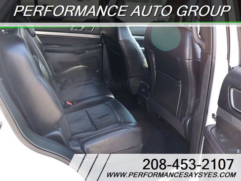 Used 2018 Ford Explorer XLT w/ Equipment Group 202A AWD/4WD image 10