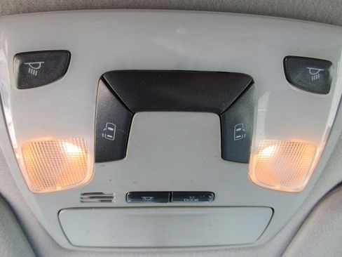 Used 2011 Toyota Sienna LE w/ Towing Pkg FWD image 25