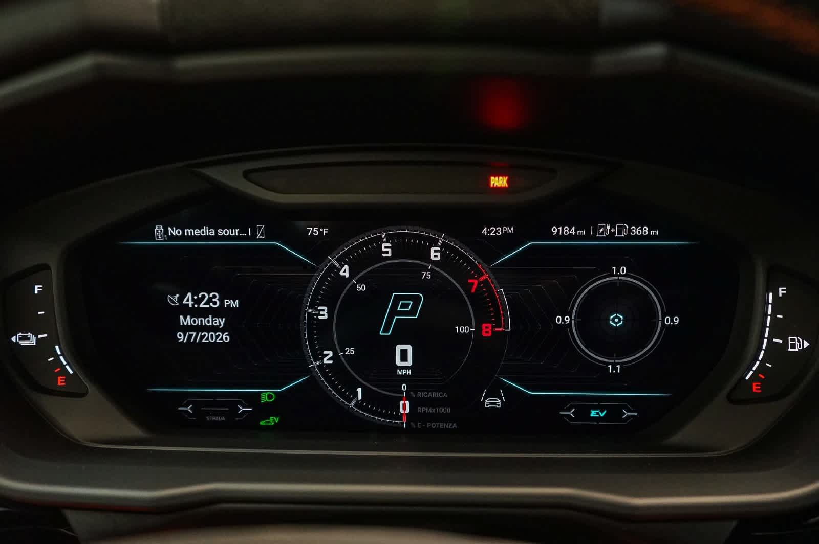 Used 2025 Lamborghini Urus SE AWD/4WD image 30