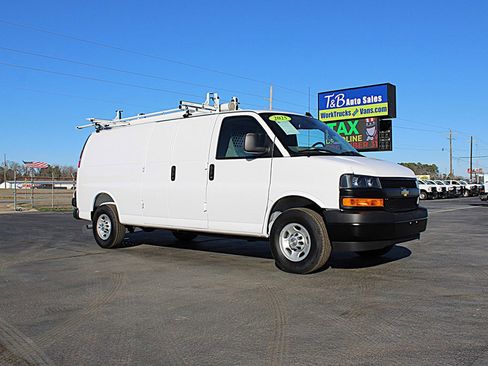 Used 2025 Chevrolet Express 2500 Extended w/ Communications Package image 3