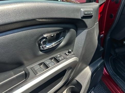 Used 2017 Nissan Titan SL AWD/4WD image 15
