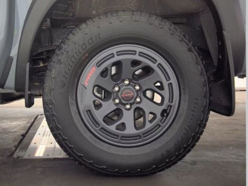 Used 2025 Nissan Frontier PRO-4X AWD/4WD image 19