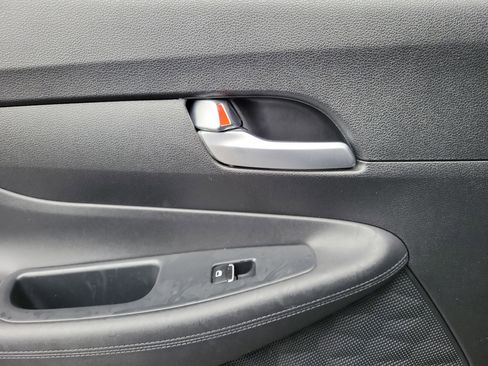 Used 2020 Hyundai Santa Fe SE image 12