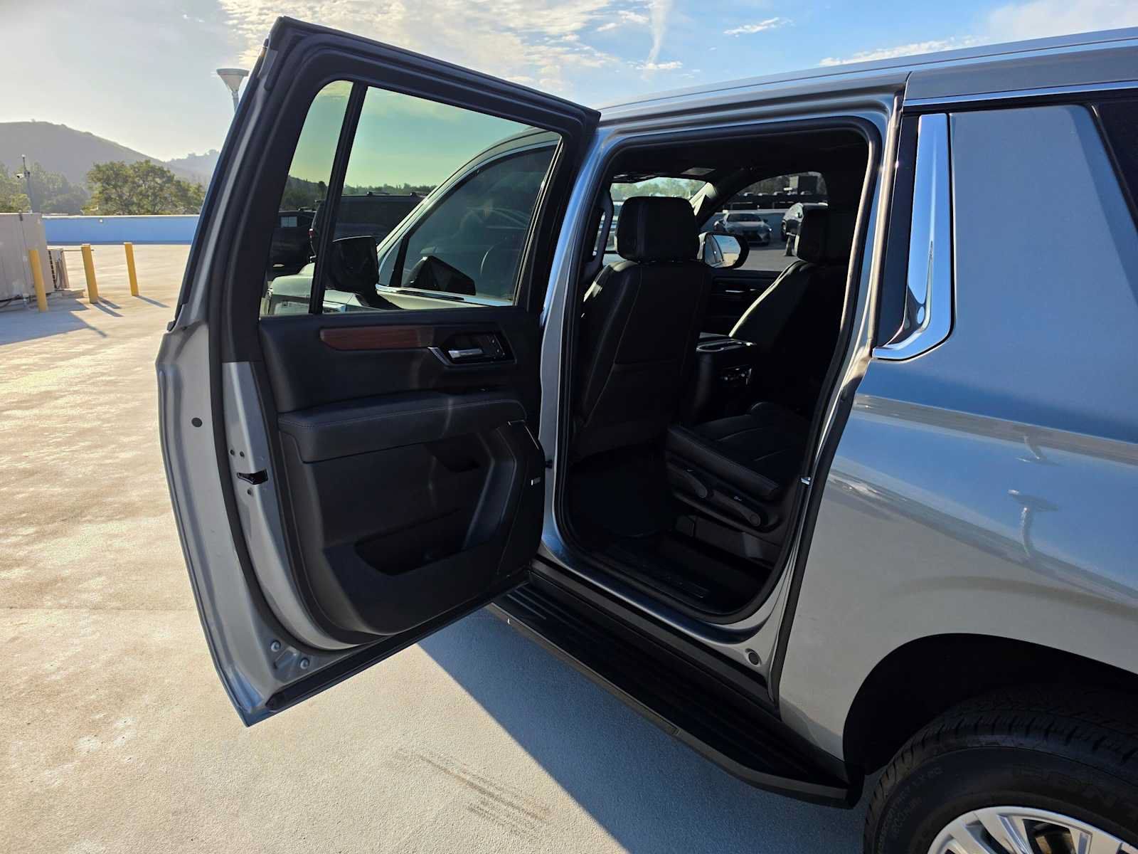 Used 2025 GMC Yukon XL Denali AWD/4WD image 17