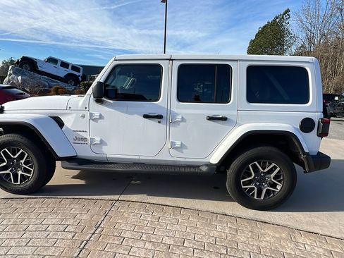Certified 2024 Jeep Wrangler Sahara w/ Technology Group image 11