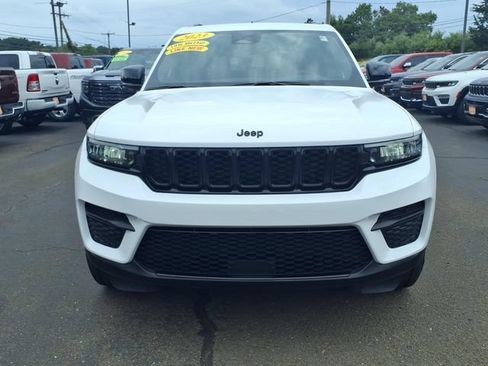 Certified 2023 Jeep Grand Cherokee Altitude AWD/4WD image 2
