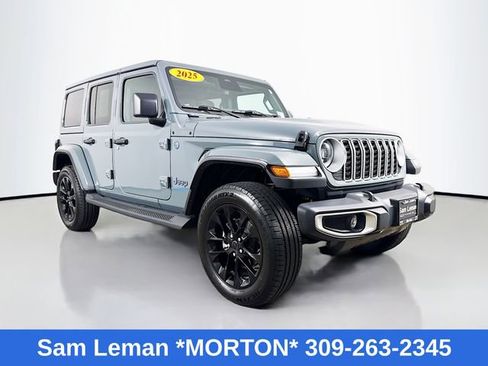 Used 2025 Jeep Wrangler Unlimited Sahara AWD/4WD image 1