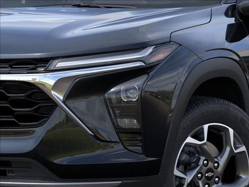 New 2026 Chevrolet Trax LT w/ Driver Confidence Package FWD image 12