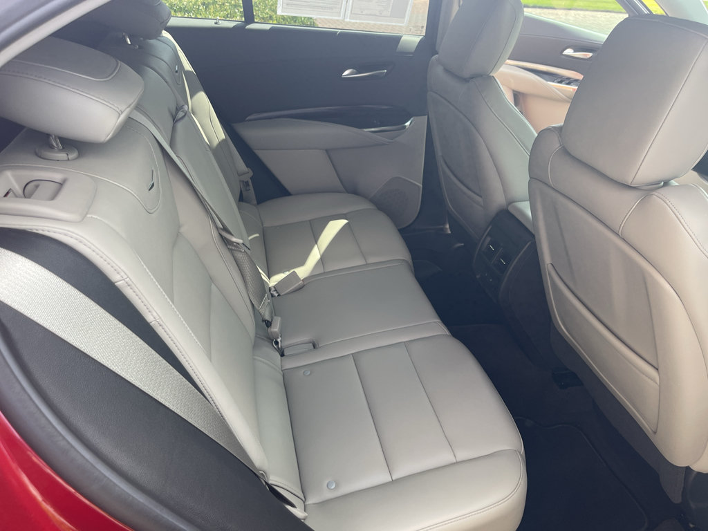 Used 2023 Cadillac XT4 Luxury w/ Cold Weather Package FWD image 26
