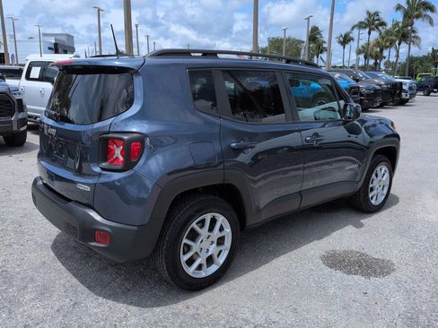 Used 2021 Jeep Renegade Latitude AWD/4WD image 5