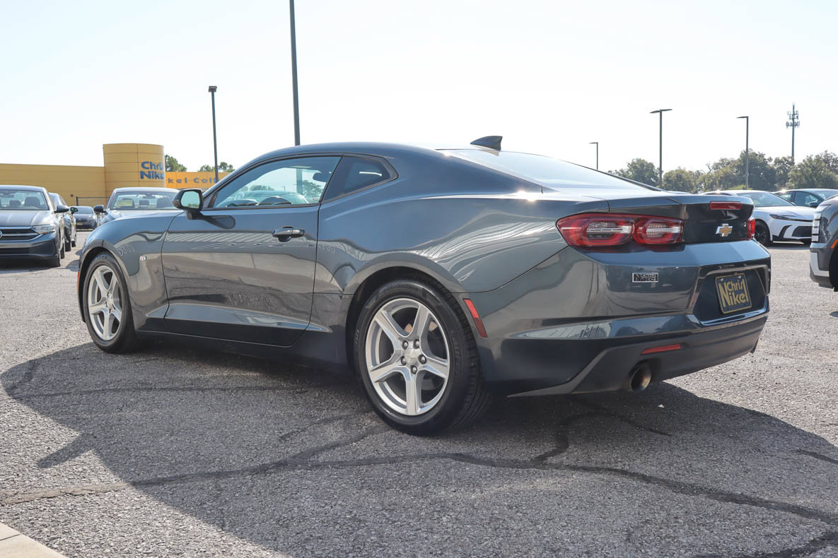 Used 2023 Chevrolet Camaro LT RWD image 4