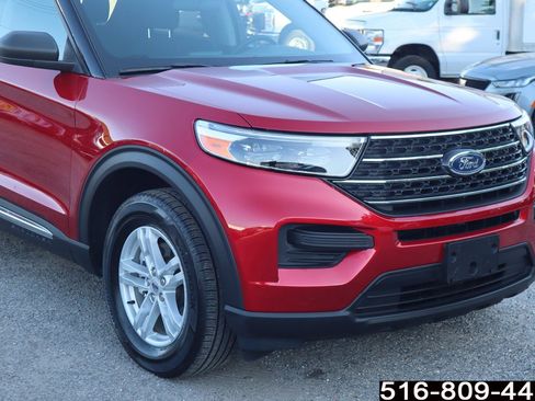 Used 2024 Ford Explorer XLT image 2