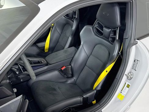 Used 2024 Porsche 911 Carrera GTS RWD image 3