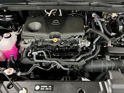 Used 2024 Toyota Sienna LE image 34