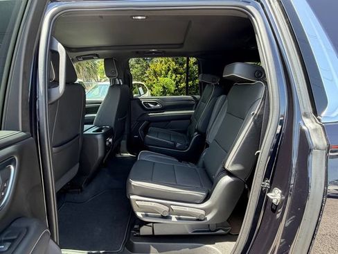 Used 2023 GMC Yukon XL SLT AWD/4WD image 14