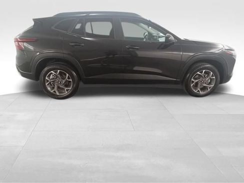 Used 2024 Chevrolet Trax LT FWD image 8